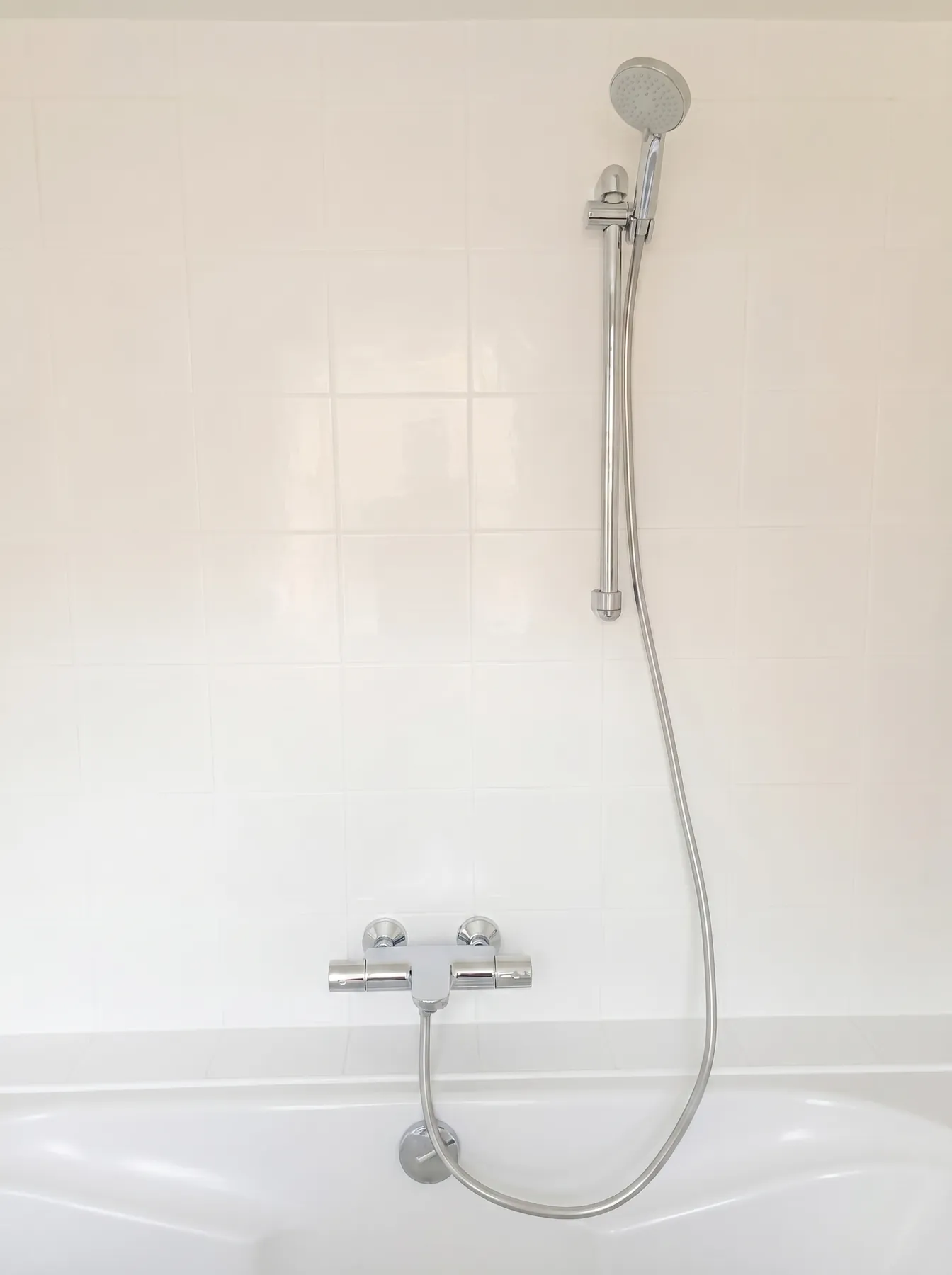 Afgewerkte douche met thermostaatkraan