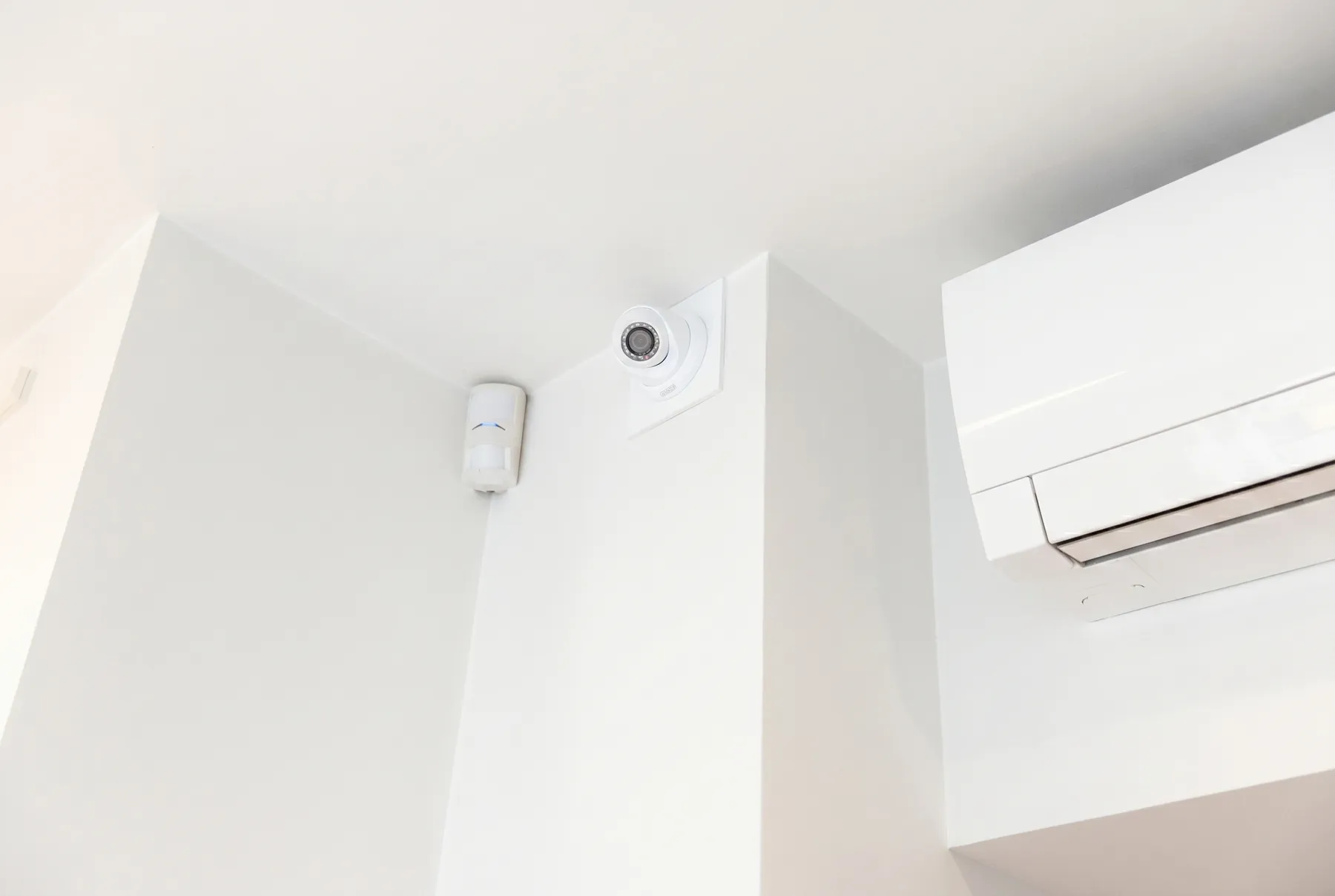 Camerabewaking met dome-camera en bewegingssensor